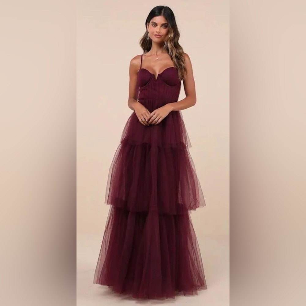 NWOT Lulus Unforgettable Poise